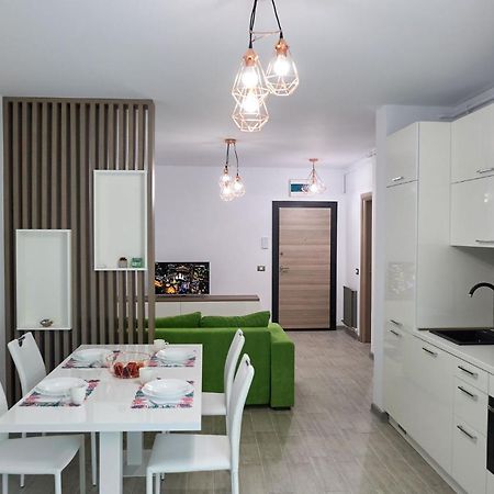 Vibe Apartment- Spa N Pools Beach Resort 那沃达利 外观 照片