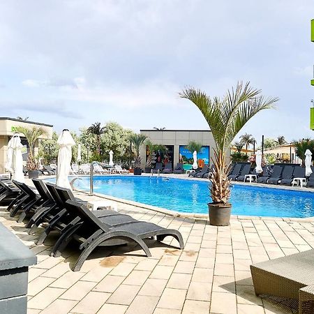 Vibe Apartment- Spa N Pools Beach Resort 那沃达利 外观 照片